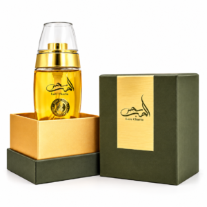 A captivating 50 ml oil perfume blending apple and caramel with vanilla, brown sugar and apricot over a warm base of white musk, dry amber and cedar wood.